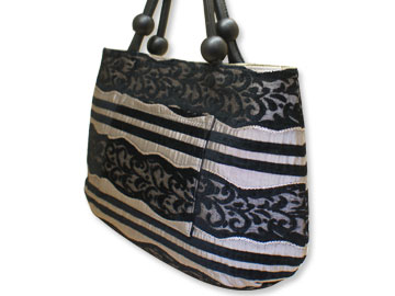 ゴブラン織り　黒&シルバー伝統柄　ショッピングバッグ商品写真